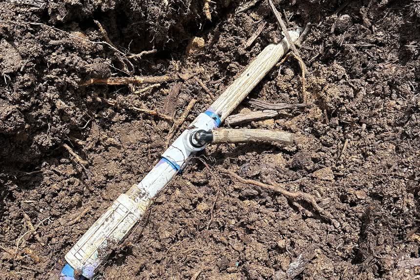 Irrigation pipe and a valve assembly